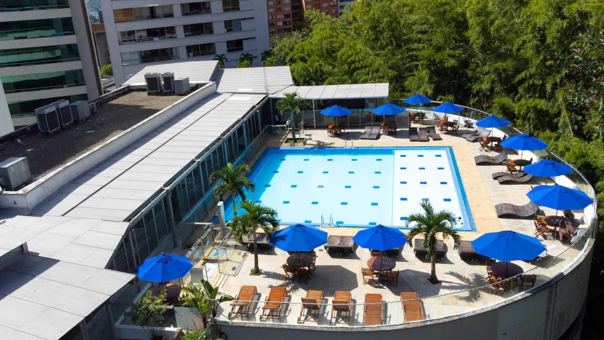 Hotel San Fernando Plaza Medellín Exterior foto Swimming pool